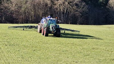 Gülle ausbringen direkt in den Boden 