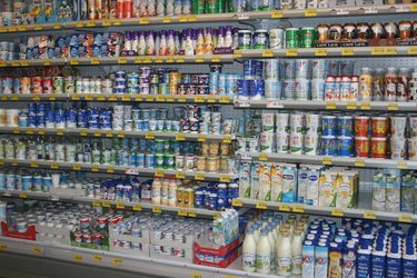 Regal mit Milchprodukten im Einzelhandel