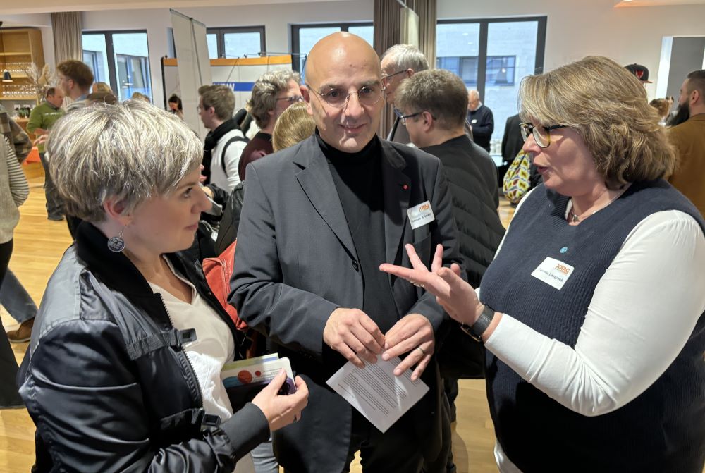 Andrea Hansen und Cornelia Langreck mit Andy Artmann