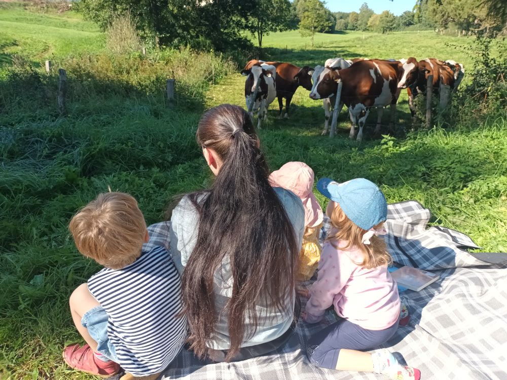 Natur und Jahreszeiten erleben im Bauernhofkindergarten